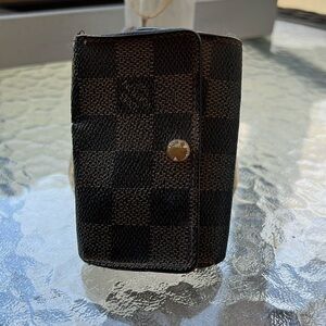 LV Damier authentic 6 key case GUC